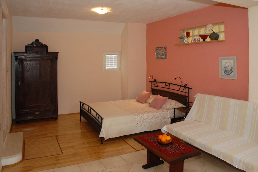 Apartments Natura Makarska Bilik gambar