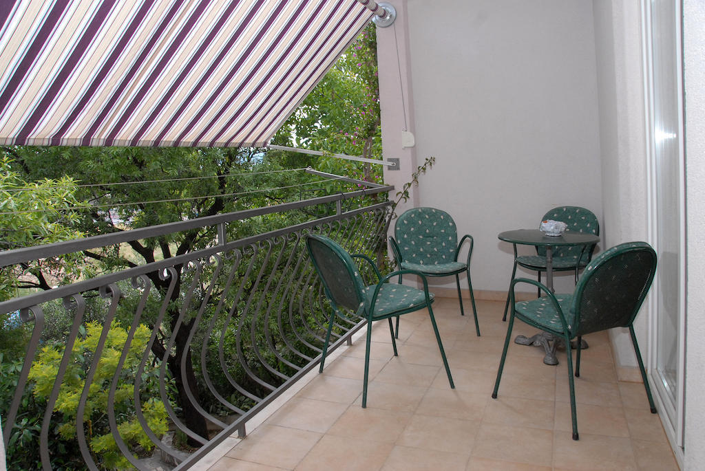 Apartments Natura Makarska Bilik gambar